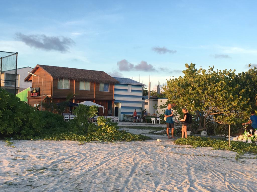 Sunset Holidays Huraa Bagian luar foto